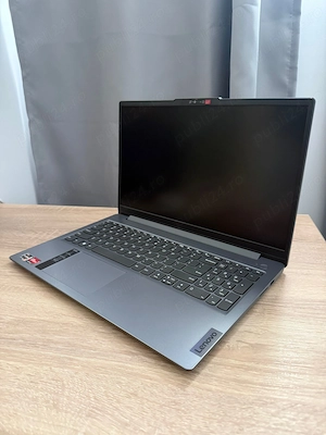 Laptop Lenovo IdeaPad Slim 3