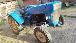 Vând tractor Ford 300 - imagine 2