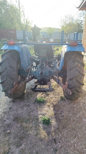Vând tractor Ford 300