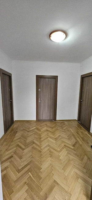 Sinaia, zonă ultracentrală - închiriere garsonieră, renovată și mobilată  - imagine 2