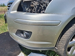 vand bara fata toyota avensis 