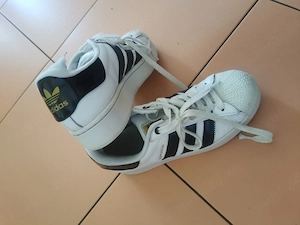Adidași super star 