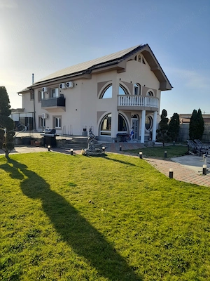 Aviz pentru Investitori !!!  PERSOANĂ FIZICĂ-VAND URGENT  Casa Pensiune in regim P+E, in Oradea, str - imagine 9