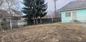 Casă cu lac propriu si acces la rau, livada cu un ha de pământ