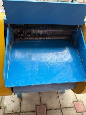 Utilaj de despicat cabluri automat