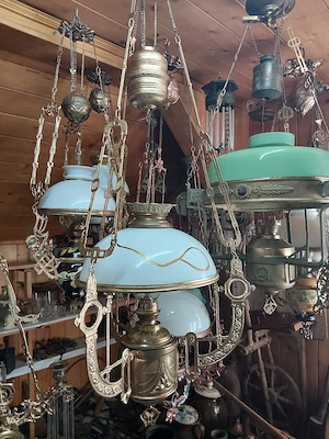 Lustre și lămpi vechi, vintage, diferite mărimi