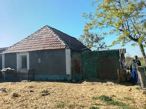 Vând teren 800mp casă bătrânească 