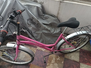 Bicicleta roz pt adulți 
