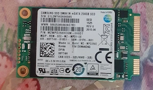 SSD mSATA Samsung 256 Gb 150 lei și plăcuță WIFI 50 lei.