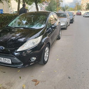 Vând Ford fiesta