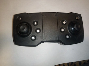 vand 2 drone 8k cu 3 acumulatori 