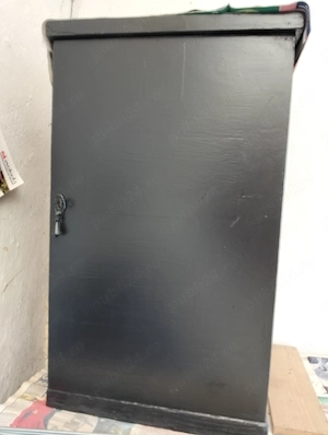 Dulap mic din lemn vopsit in negru
