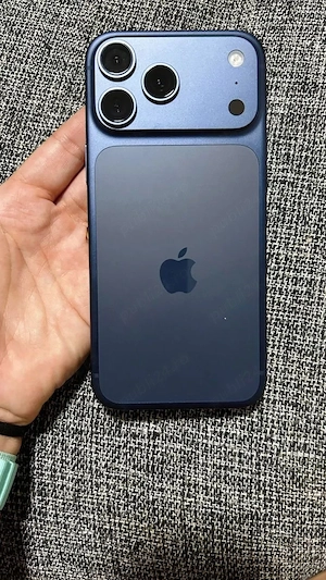iPhone 17 pro max albastru 