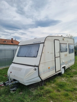 Rulota europeana Adria Optima 440 2 zone dormit înmatriculată.