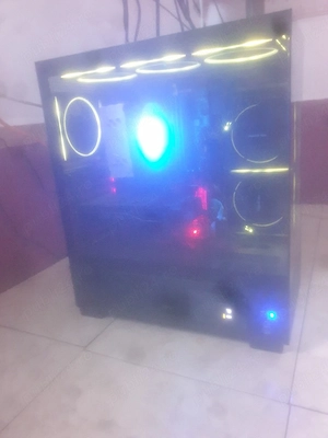 Pc performant cu lumini ambientale 