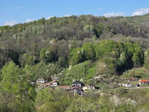 Teren ieftin cu priveliște în zona de deal