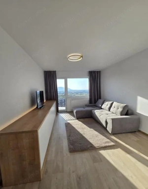 Apartament de 3 camere ( Vedere Panoramica )-Tractorul