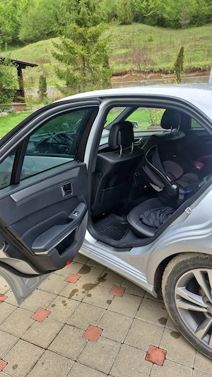 Mercedes-Benz E200  - imagine 4