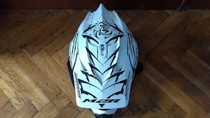 Casca MOTO ATV CROSS  M2R REV-X2 OX350 , marime S  47-48 CM, 1110+-50 Gr alb cu grafica negru +husa - imagine 3