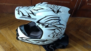 Casca MOTO ATV CROSS  M2R REV-X2 OX350 , marime S  47-48 CM, 1110+-50 Gr alb cu grafica negru +husa - imagine 2