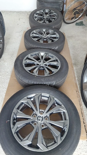Jante OEM Toyota Rav4 pe 18 și 19 cu anvelope