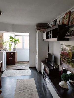 Vand apartament doua camere - imagine 6