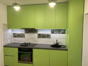 Apartament 3 camere + parcare proprie in curte