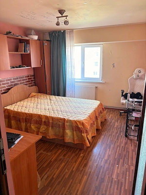 Vând apartament cu 4 camere
