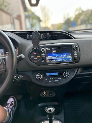 vânzare toyta yaris hybrid  - imagine 4