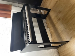 Pian electric 64 de clape suport de lemn