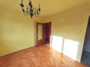 Vând apartament cu 4 camere, decomandat, etajul 3,zona Bld. Cetății  - imagine 2