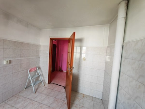 Vând apartament cu 4 camere, decomandat, etajul 3,zona Bld. Cetății  - imagine 18
