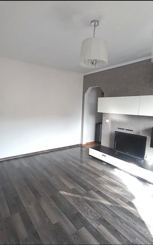Vând apartament cu 3 camere, etajul 3 , zona Sagului  - imagine 3