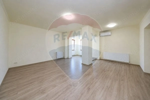 Apartament cu 4 camere de vânzare în zona Centrul Civic