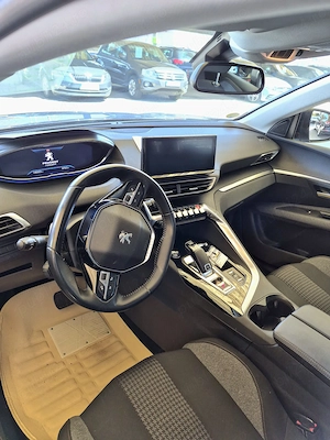 Peugeout 3008 1.5 HDI fab 2022 full fara piele masina arara si merge impecabil inmatriculata recent
