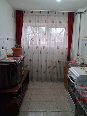 vand apartament cu 2 camere - imagine 3