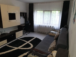 Închiriez apartament cu 2 camere