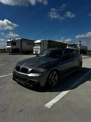 BMW Seria 3 E90 318i