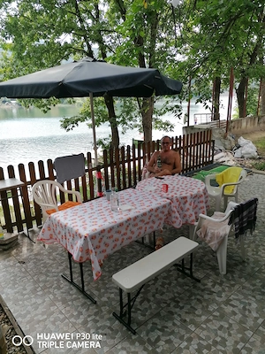 Vând cabană în zona lac Surduc.