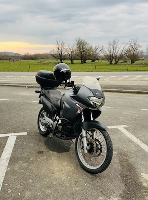 Honda Transalp 650 XLV   echipată (crashbar, topcase, cric central), fiabilă, pregătită de drum - imagine 3
