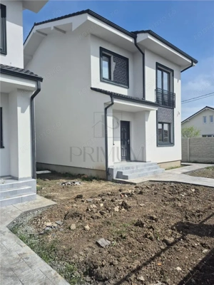 DUPLEX INDIVIDUAL -   Despartit prin camera Tehnica  - bucatarie inchisa -  2 Fronturi Stradale