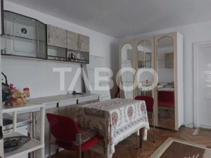 Schimba apartamentul cu aceasta casa cu 3 dormitoare si 60 mp curte - imagine 2