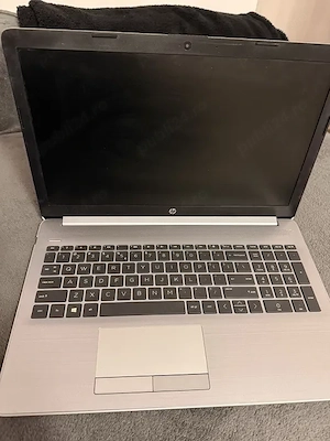 Laptop HP 15 cu procesor Intel  Core  i3- 1005G1