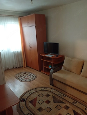 Închiriez garsoniera