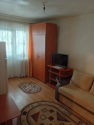 Închiriez garsoniera
