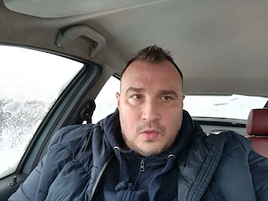 Domn 47 de ani aspect fizic plăcut îngrijit dotat 