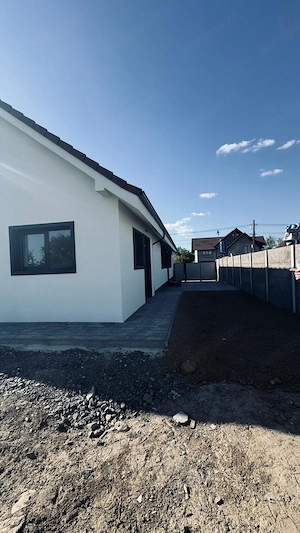 AV686 Casa individuala pe parter, 3 camere, in Sanmihaiu Roman - imagine 2