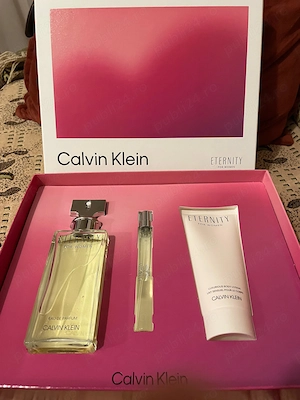 Vând set de parfum 100ml și 10ml și loțiune parfumată pt corp 100 ml Calvin Klein Eternity pt femei