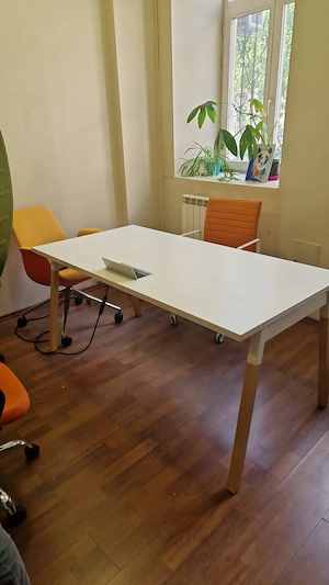 Vând 80 buc. birou cu priza Bachmann incorporata