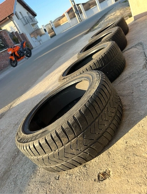 Anvelope Pirelli Sottozero3 235 45 18 T0